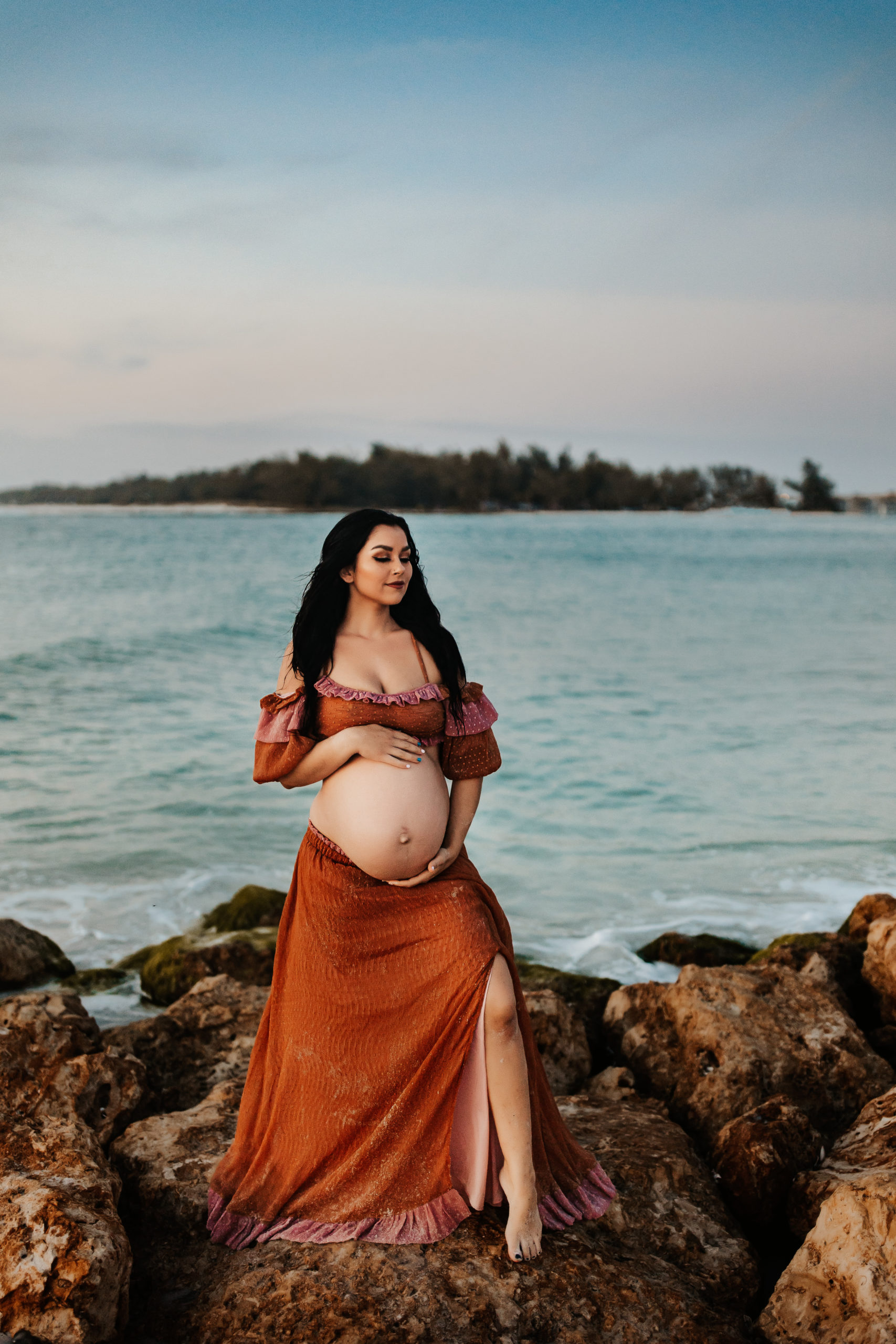 lifestyle maternity session on Anna Maria island